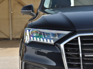 202145 TFSI quattro S line\ ^