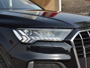 202145 TFSI quattro S line\ ^