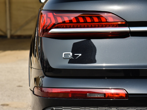 202145 TFSI quattro S line\ ^