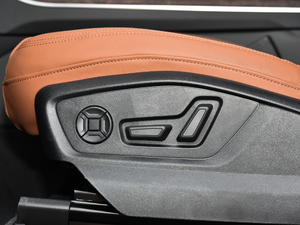 202145 TFSI quattro S line\ {{