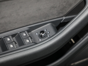 2021��Cabriolet 45 TFSI quattro ���x�Ӹ��� �п؅^