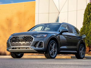 2021款55 TFSI e quattro S line 美国版 左前45度