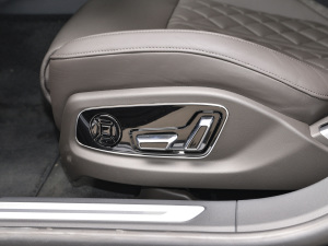 202160 TFSIe quattro {{