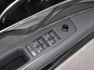 202160 TFSIe quattro {܇ƅ^(q)	