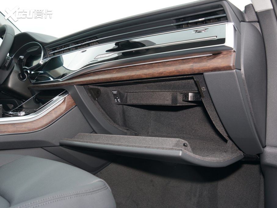 2022��W��Q7 55 TFSI quattro S line�\����