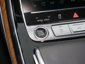 202255 TFSI quattro S lineF п؅^