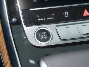 202255 TFSI quattro S lineѩ\Ӱ п؅^