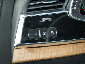 202255 TFSI quattro S lineѩ\Ӱ п؅^