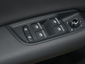 202255 TFSI quattro S lineѩ\Ӱ п؅^