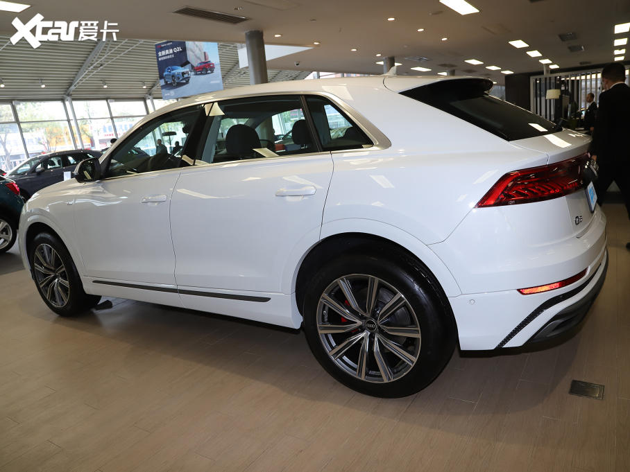 2022��W��Q8 45 TFSI ���x�Ӹ���