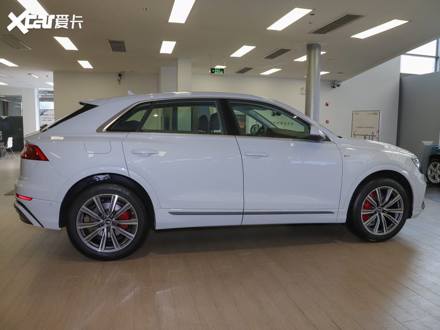 2022��W��Q8 45 TFSI ���x�Ӹ���