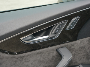 2022��55 TFSI ��ѩ�\�Ӱ� �п؅^