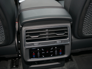 2022��55 TFSI ��ѩ�\�Ӱ� �п؅^