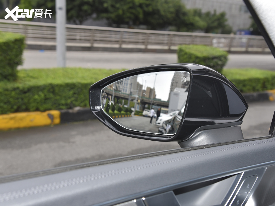 2022��W��A7 45 TFSI ���x��