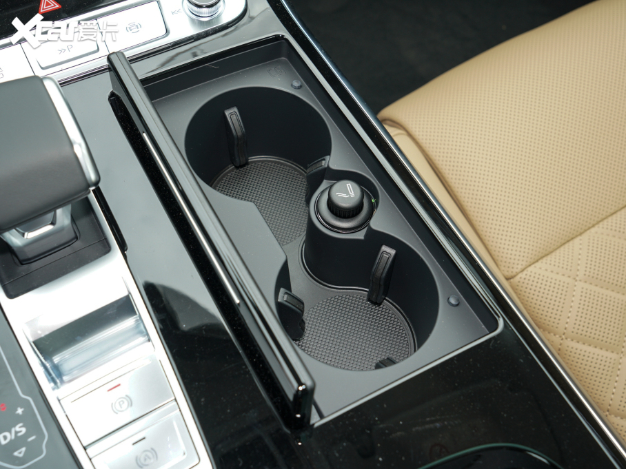 2022WA8 A8L 55 TFSI quattro A͵ذ