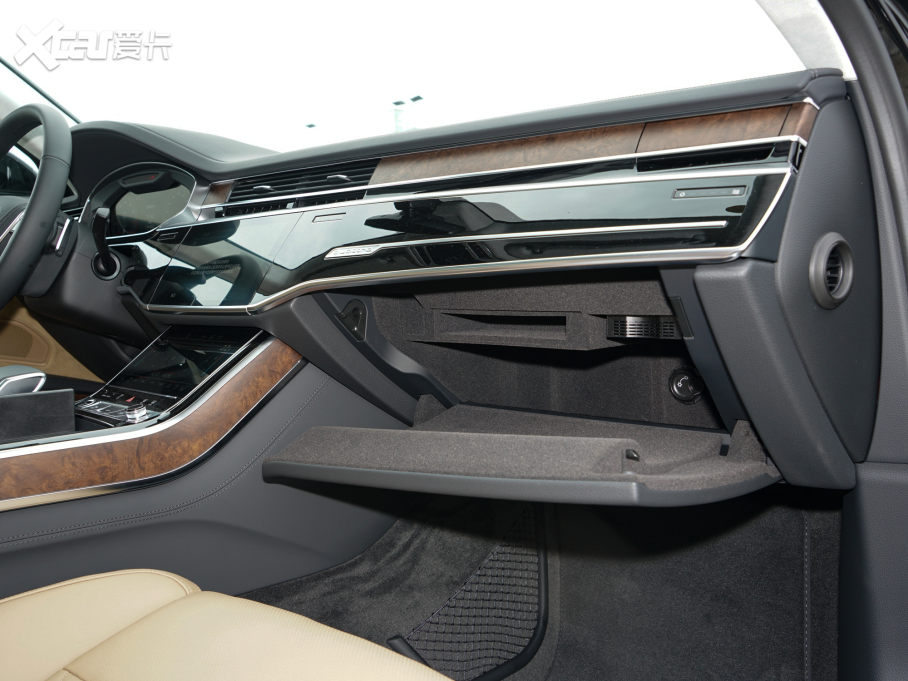 2022WA8 A8L 55 TFSI quattro A͵ذ