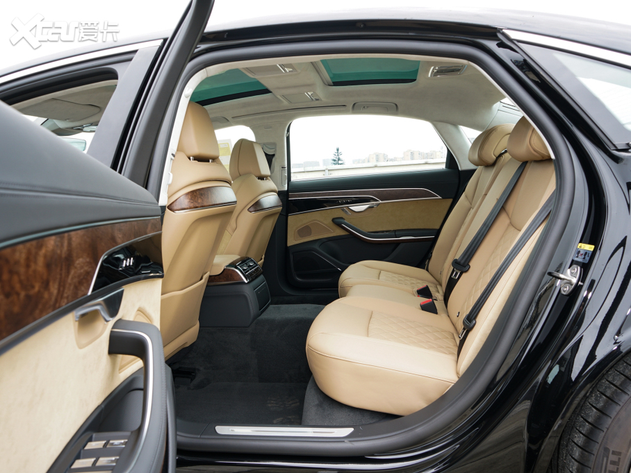 2022WA8 A8L 55 TFSI quattro A͵ذ