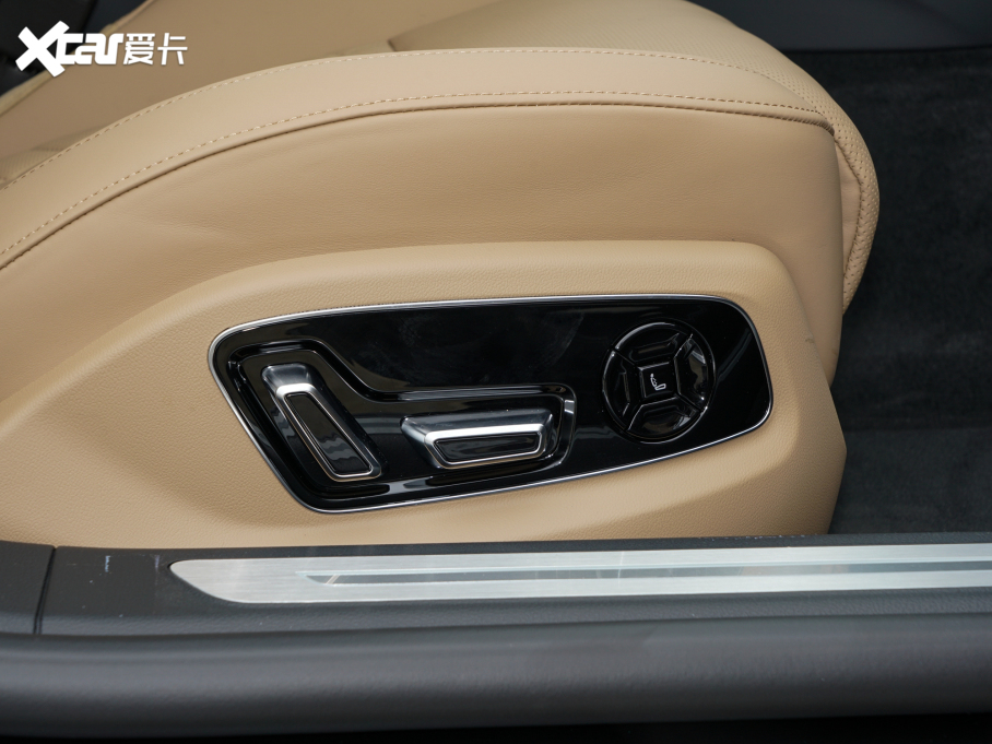 2022WA8 A8L 55 TFSI quattro A͵ذ