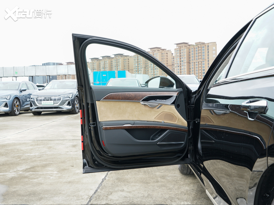 2022WA8 A8L 55 TFSI quattro A͵ذ