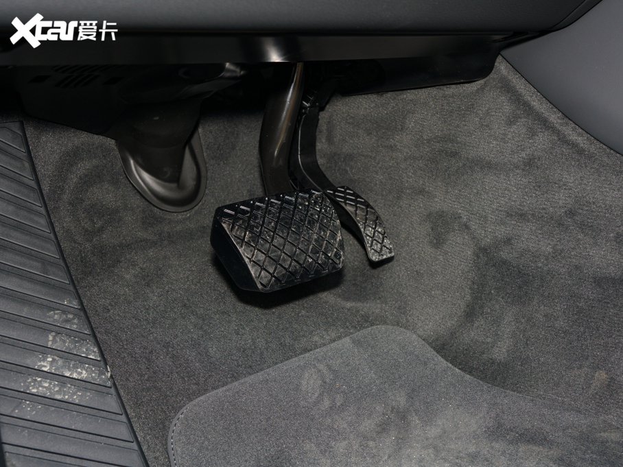 2022WA8 A8L 55 TFSI quattro A͵ذ