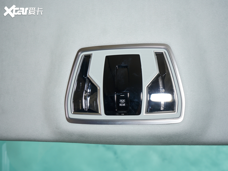 2022WA8 A8L 55 TFSI quattro A͵ذ