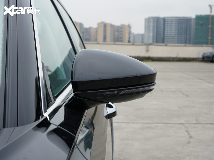 2022WA8 A8L 50 TFSI quattro A͵ذ