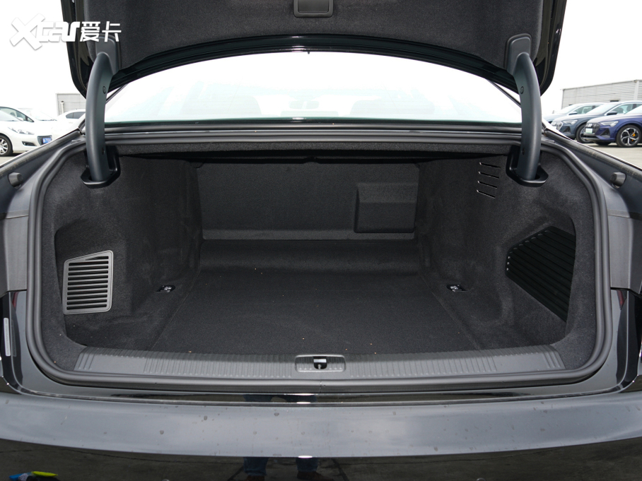 2022WA8 A8L 50 TFSI quattro A͵ذ