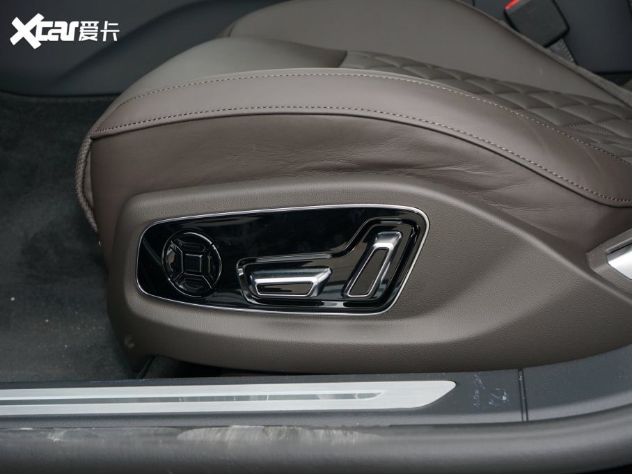 2022WA8 A8L 50 TFSI quattro A͵ذ