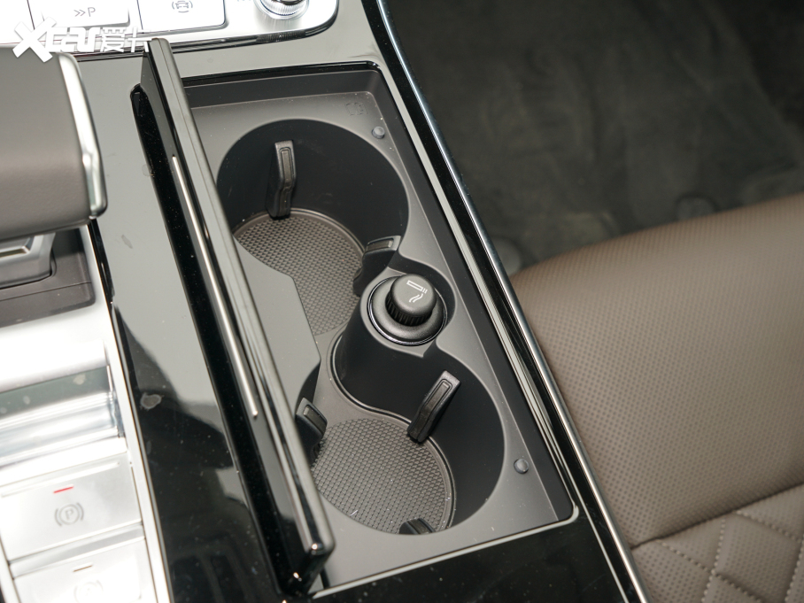 2022WA8 A8L 50 TFSI quattro A͵ذ