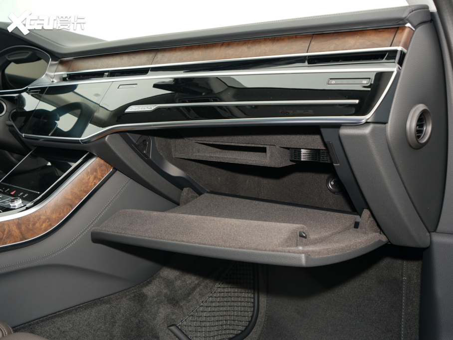 2022WA8 A8L 50 TFSI quattro A͵ذ