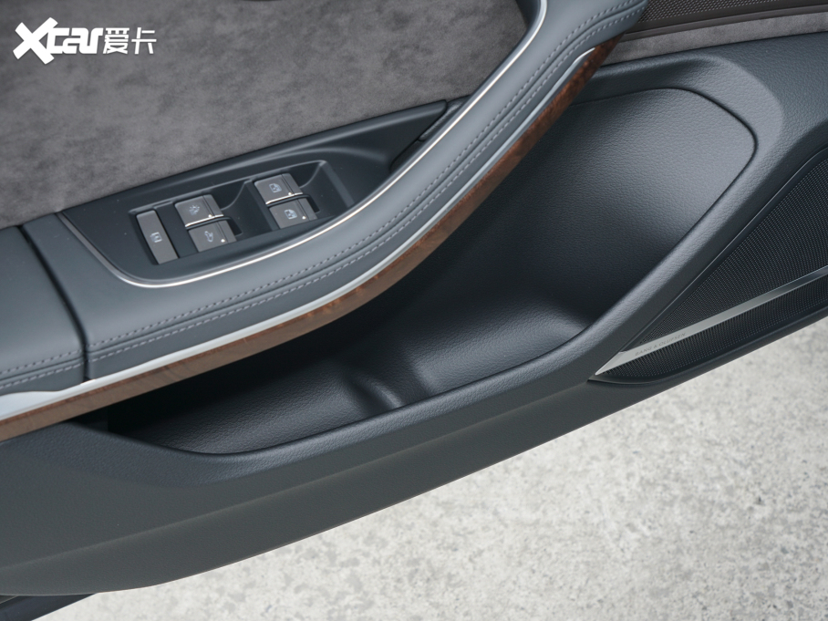 2022WA8 A8L 50 TFSI quattro A͵ذ