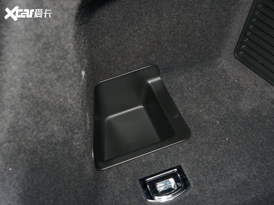 2022WA8 A8L 50 TFSI quattro A͵ذ