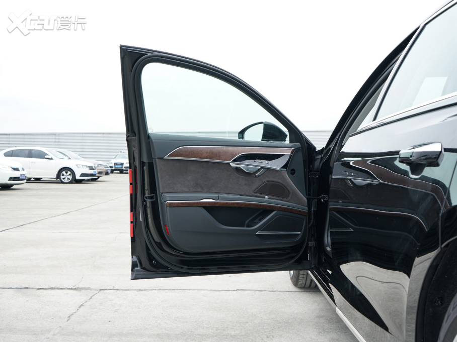 2022WA8 A8L 50 TFSI quattro A͵ذ