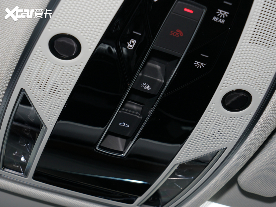 2022WA8 A8L 50 TFSI quattro A͵ذ