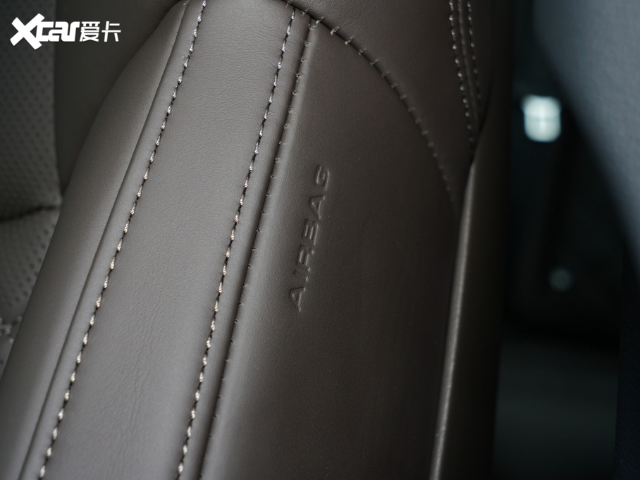 2022WA8 A8L 50 TFSI quattro A͵ذ