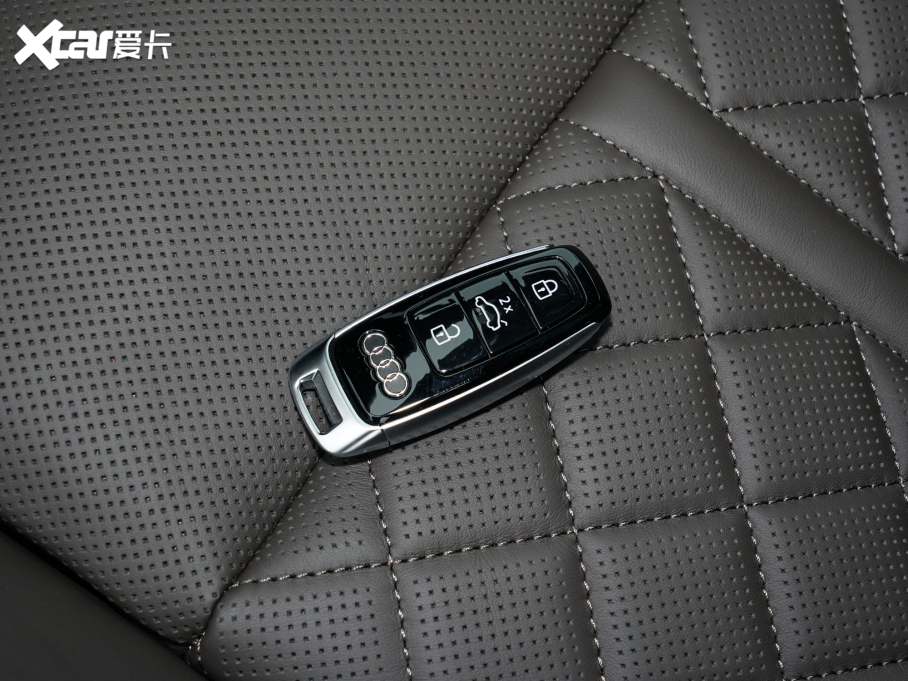 2022WA8 A8L 50 TFSI quattro A͵ذ