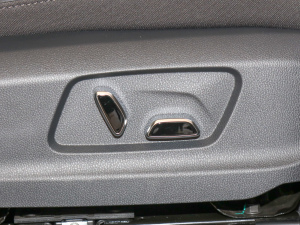 2022A(y)8L 55 TFSI quattro F͵ذ g