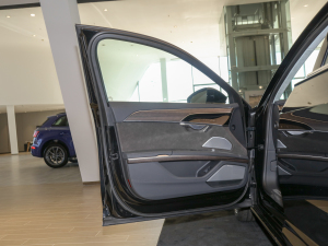 2022A8L 55 TFSI quattro F͵ذ {λ܇T