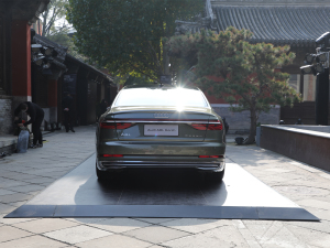 2022A(y)8L Horch(chung)ʼ˰  w^