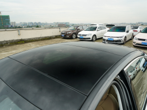 2022款A8L 55 TFSI quattro 豪华型典藏版 车顶