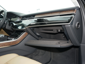 2022款A8L 55 TFSI quattro 豪华型典藏版 手套箱