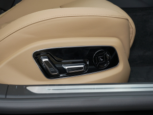 2022A8L 55 TFSI quattro A͵ذ g