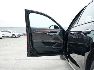 2022款A8L 50 TFSI quattro 豪华型典藏版 驾驶位车门