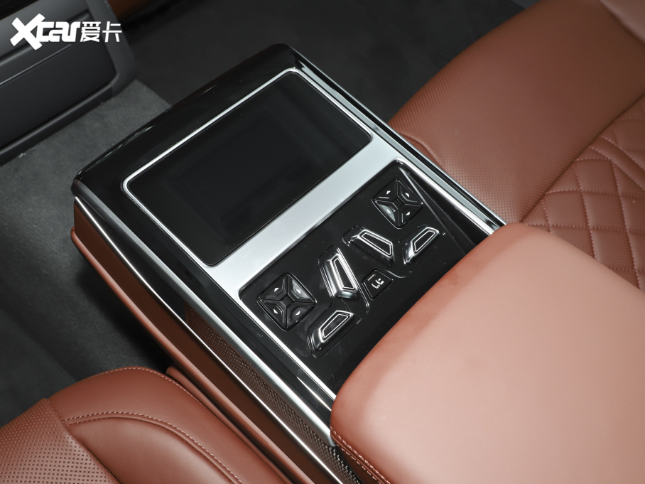 2022WS8 S8L 4.0TFSI quattro ذ