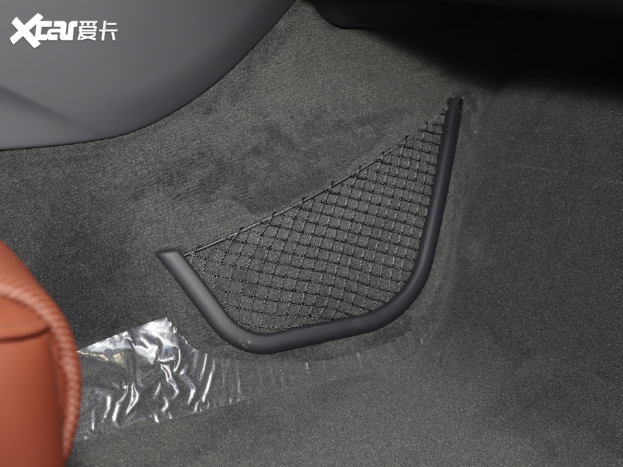 2022WS8 S8L 4.0TFSI quattro ذ