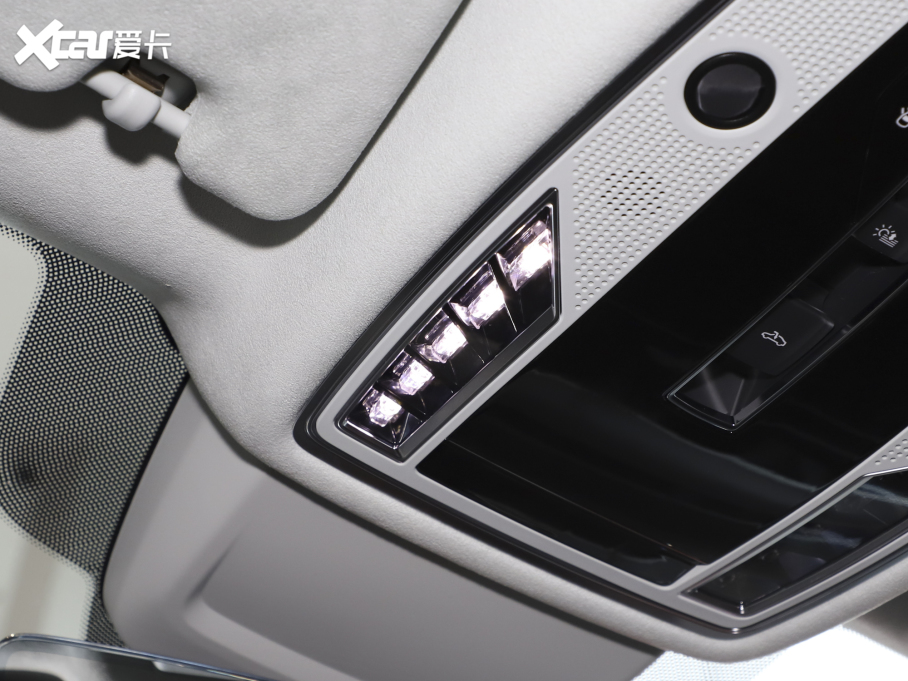 2022WS8 S8L 4.0TFSI quattro ذ