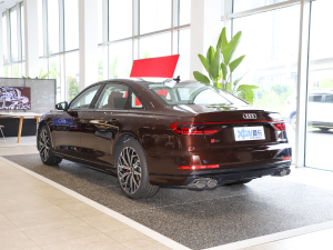 2022S8L 4.0TFSI quattro ذ 45