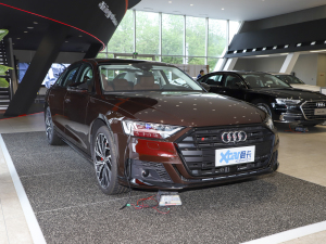 2022S8L 4.0TFSI quattro ذ ǰ45