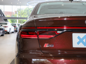 2022S8L 4.0TFSI quattro ذ (x)(ji)^