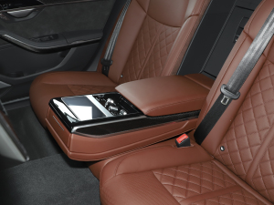 2022S8L 4.0TFSI quattro ذ 